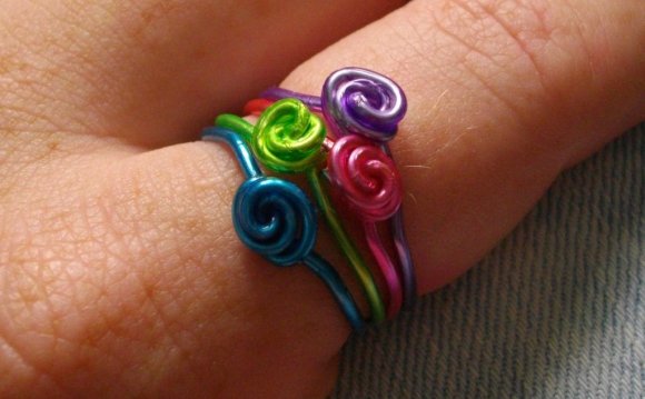 Making wire rings Jewelry