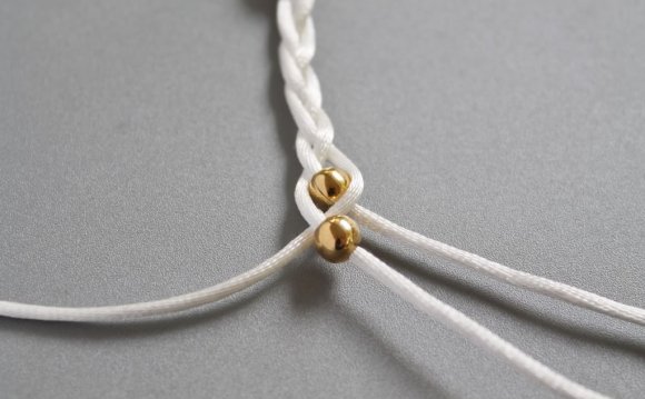 What to make with beads and string?